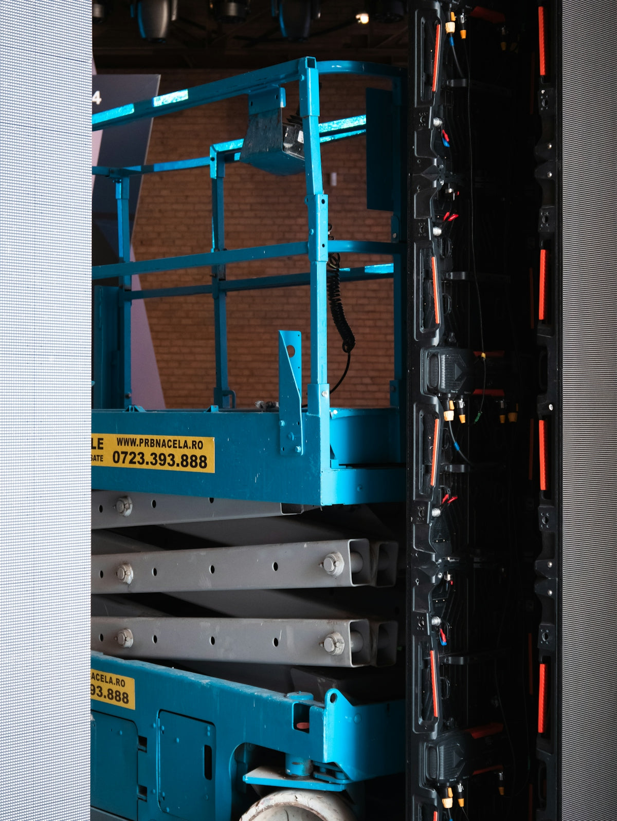a large machine with wires