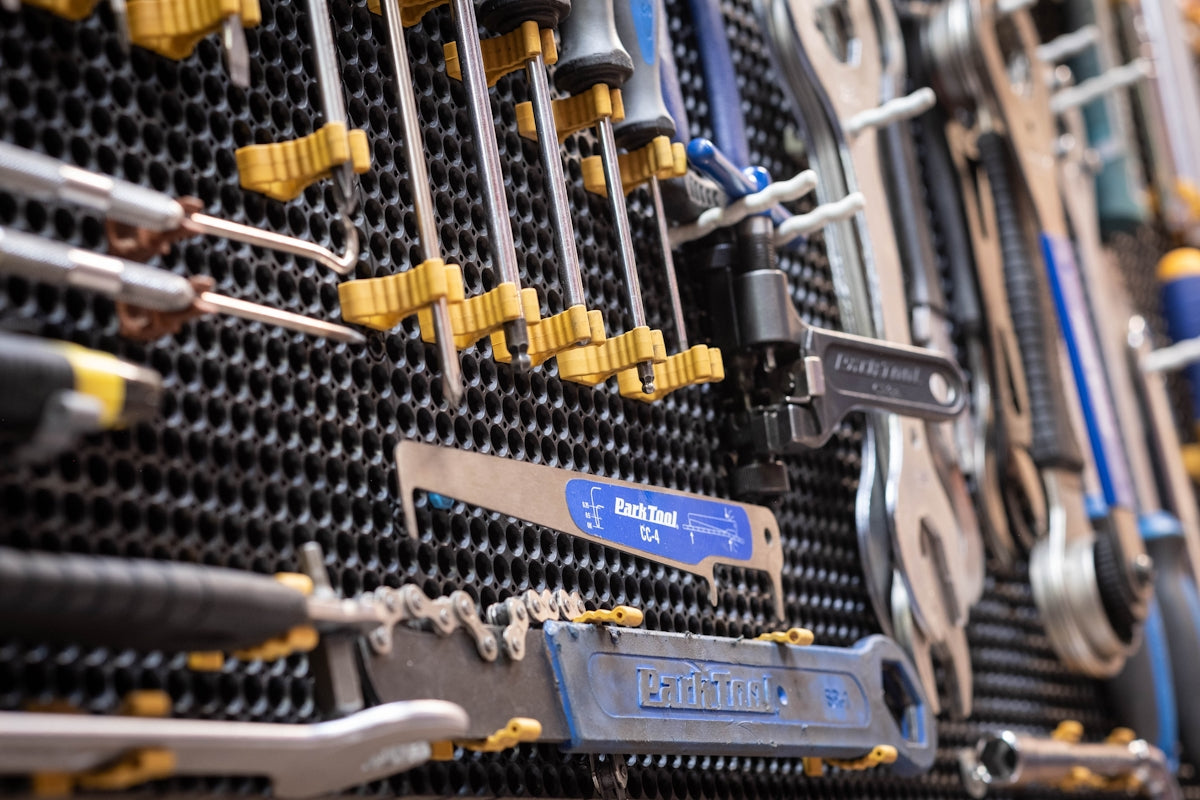 A bunch of tools that are on a rack