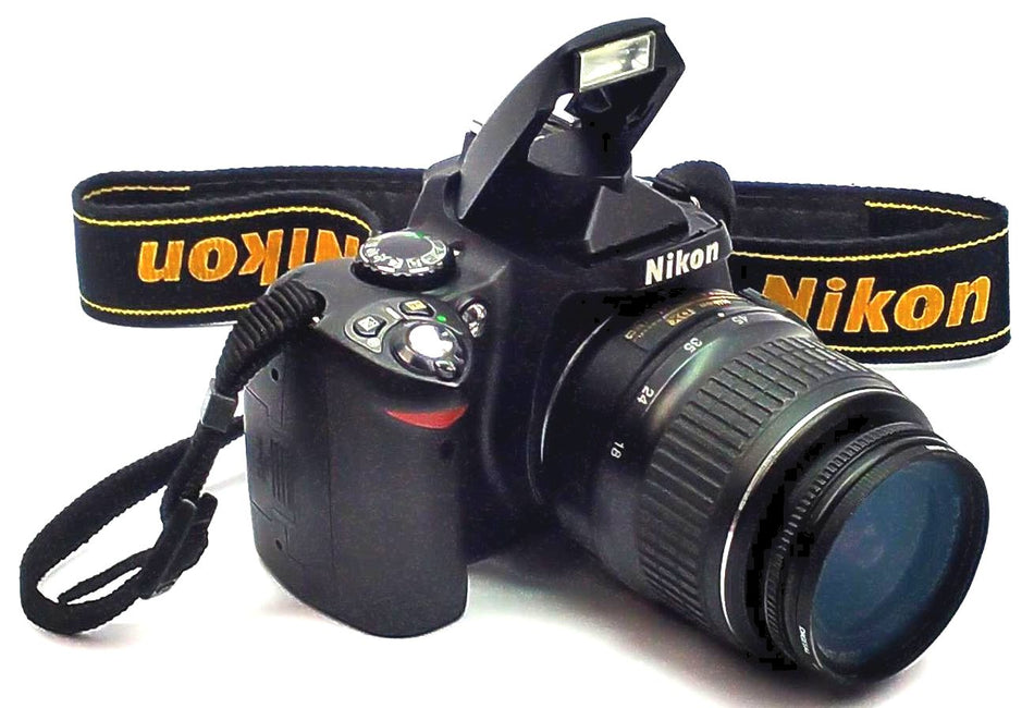 Nikon D40 Digital Camera NKR-D40(B) + AF-S DX Nikkor ED 18-55mm f/3.5-5.6 G ?